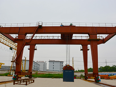 集裝箱門(mén)式起重機(jī)